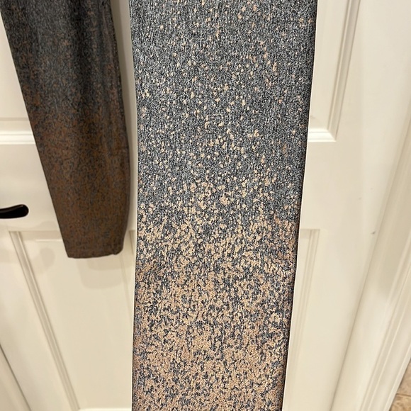 Beyond yoga top and leggings in‎ gray with rose gold ombré accents Medium - Picture 4 of 17